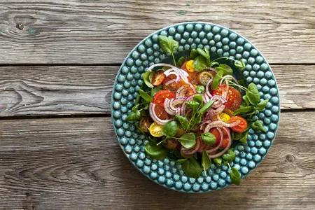 Tomatsallad med rödlök
