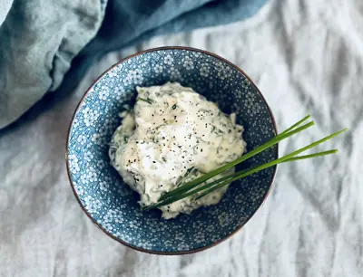 Kall sås på creme fraiche och gräslök