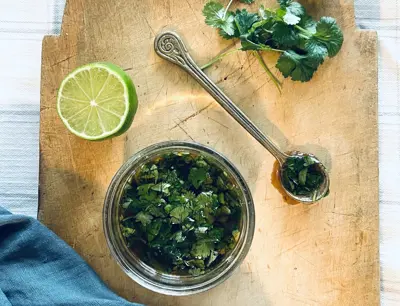 Salladsdressing med lime och koriander