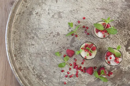 Lemonad med hallon och granatäpple