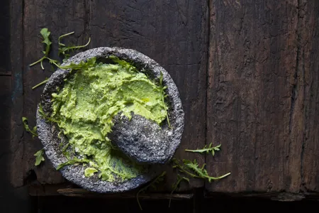 Egen pesto utan pinjenötter