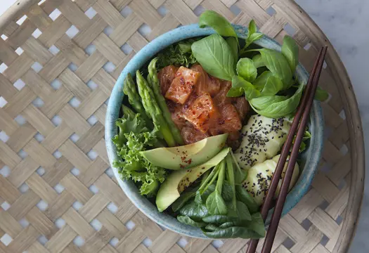 Poké bowl med lax