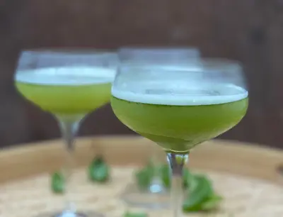 Mocktail på äpple, lime och mynta