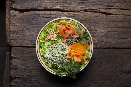 Poké bowl med rökt lax