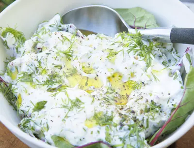 Sallad med youghurtdressing