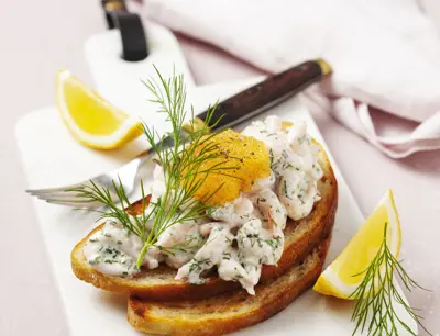 Toast med skagenröra