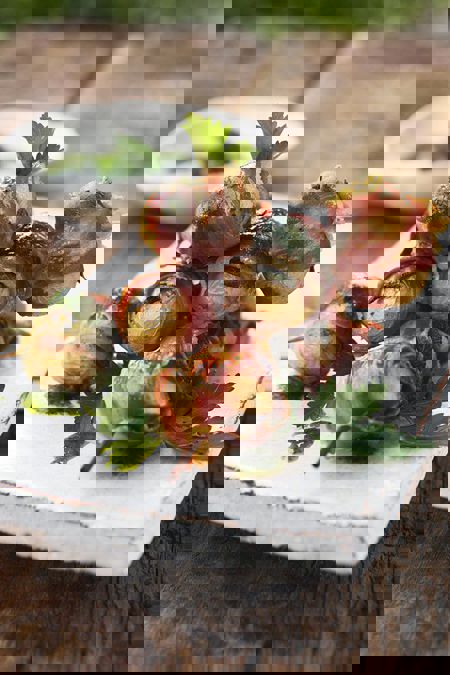 Baconbakad potatis med rosmarin