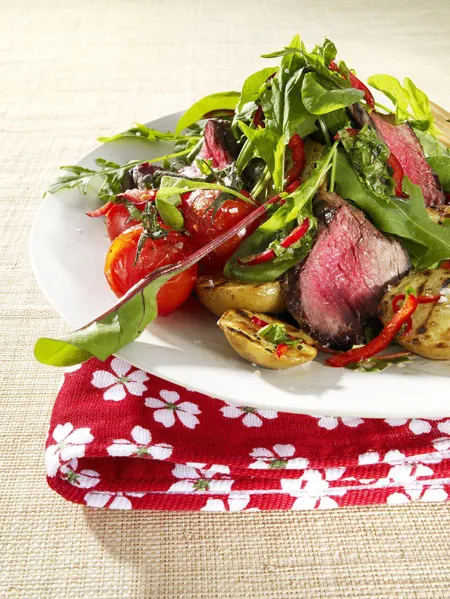 Sallat med grillad biff